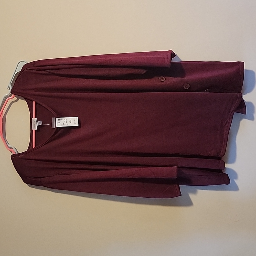 Maroon 3/4 sleeve shirt